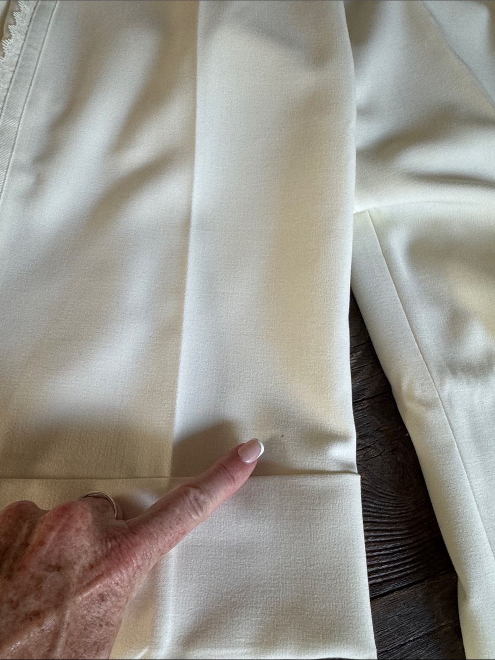 Larry Levine ivory stretch wide leg cuffed lace trimmed trousers NWT size 8 - Picture 11 of 13